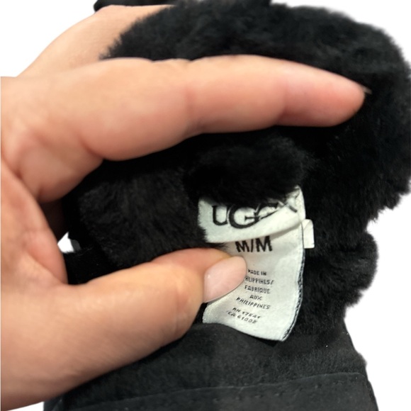 UGG Women's Black Shearling Gloves - Picture 5 of 7